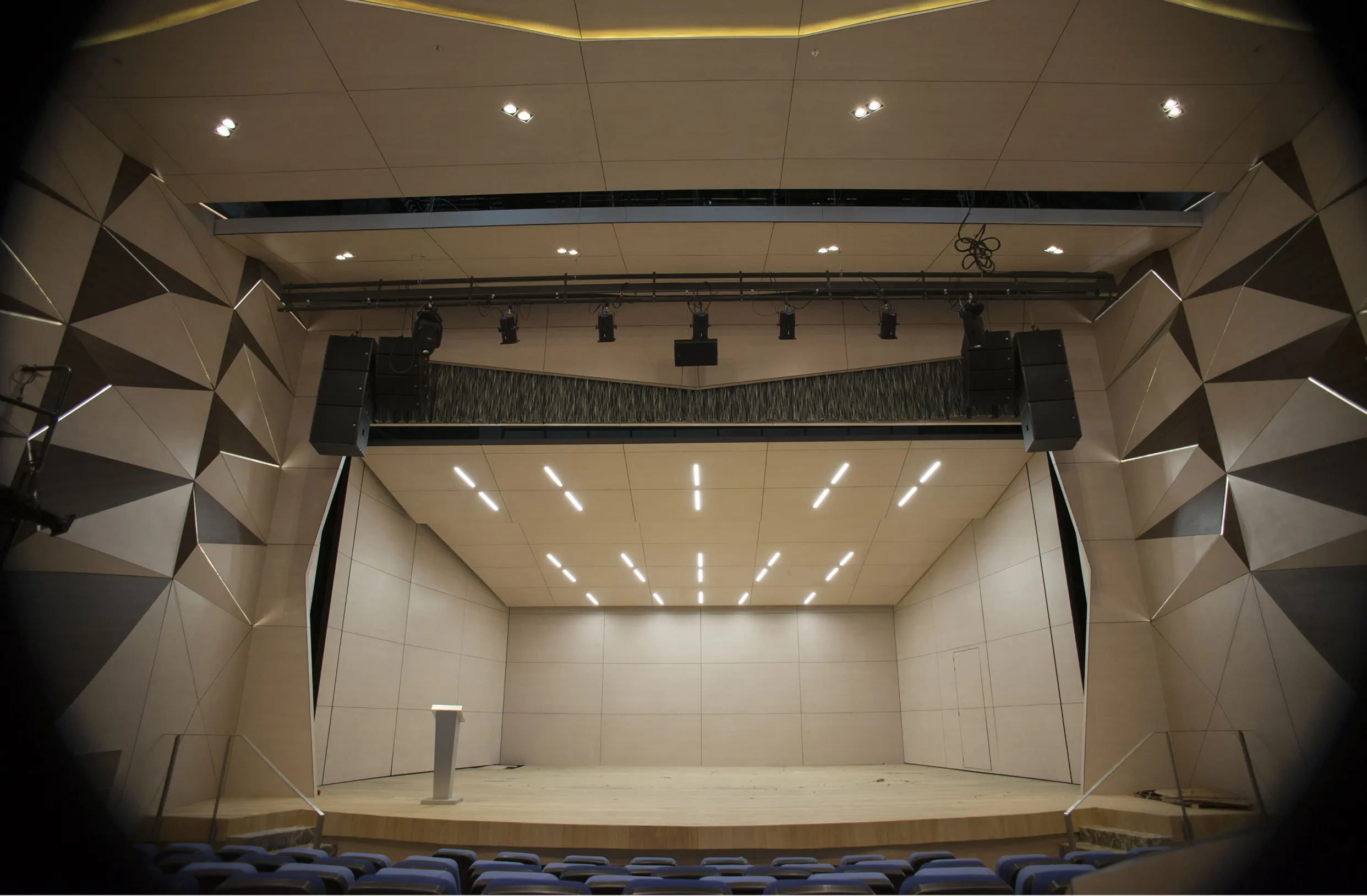 Teatro Crisanto Luque