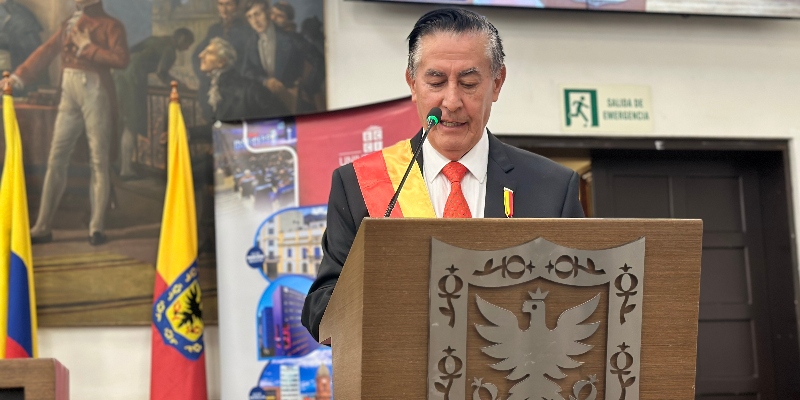 Fernando Soler, fundador de la Universidad ECCI, fue condecorado por el Concejo de Bogotá por su aporte a la educación en Colombia